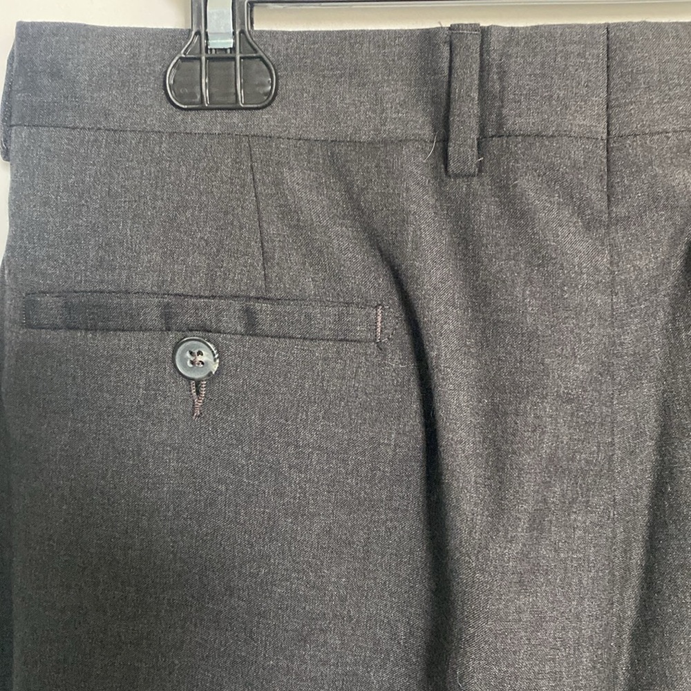 Light Italian fine wool men’s dress pants Italian size 48 men’s 32 32 never worn